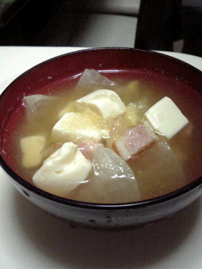 大根とお豆腐のコンソメ雪見スープの写真