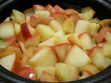 土鍋で煮りんごの画像