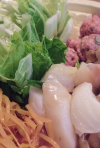 鱈と肉団子の味噌キムチ鍋