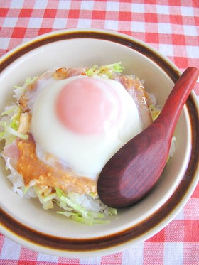 ベーコンエッグ&キャベツのっけ丼♪