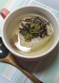 回転寿司の粉末緑茶＆塩昆布deマグ茶漬け