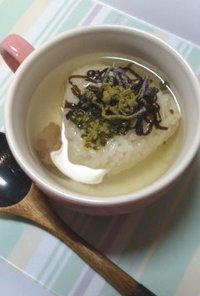 回転寿司の粉末緑茶＆塩昆布deマグ茶漬け