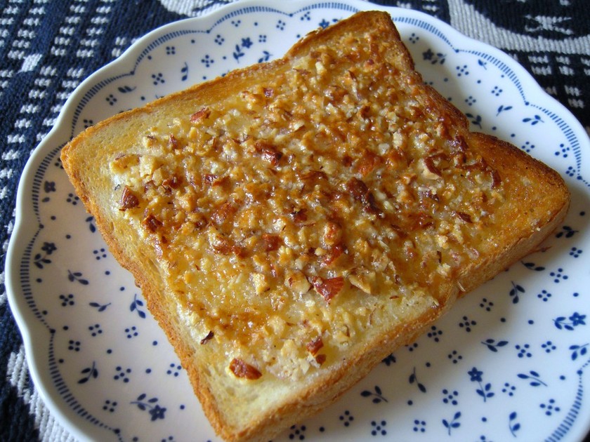 トーストアーモンド入りイースターサラダのレシピ