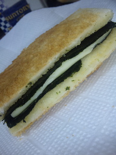 味付け海苔でバタートースト・サンドイッチの写真