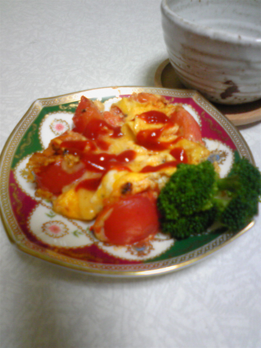 熟れたトマトと玉子で簡単朝ごはんの画像