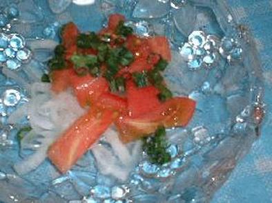 トマトと玉ねぎのカチュンバルの写真