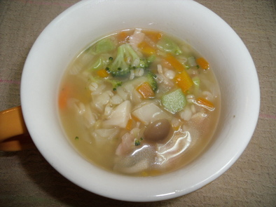 生姜と押し麦の野菜スープの写真