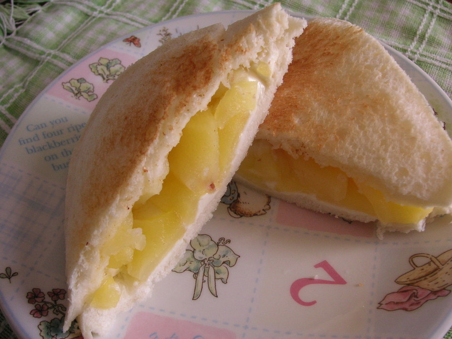 リンゴとクリームチーズのホットサンド☆の画像