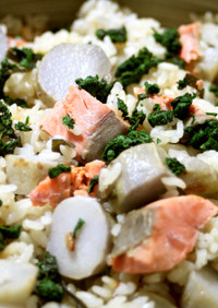 土鍋で作ろう！塩鮭と里芋の炊き込みご飯。