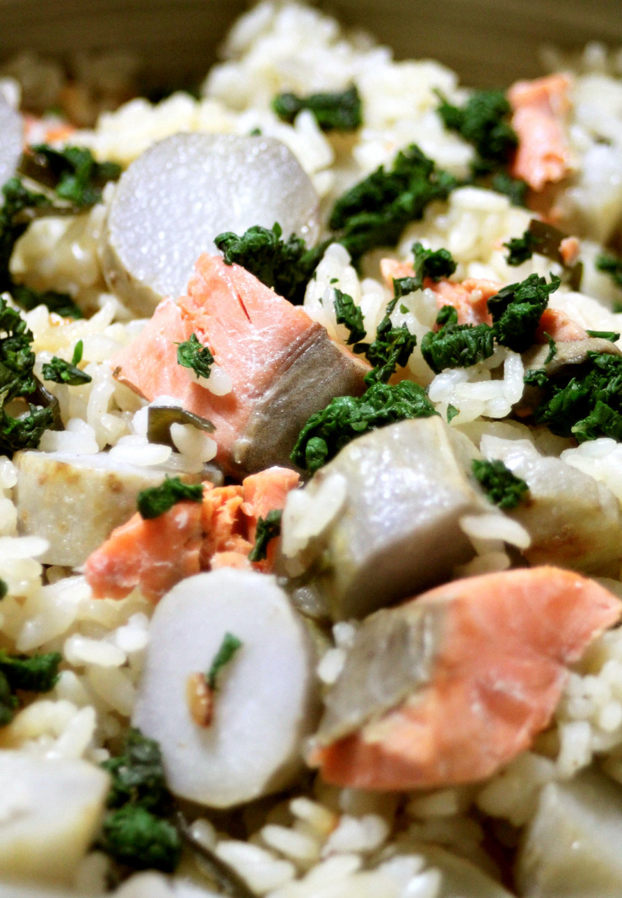土鍋で作ろう！塩鮭と里芋の炊き込みご飯。の画像