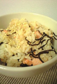 秋鮭と塩昆布の炊き込みご飯