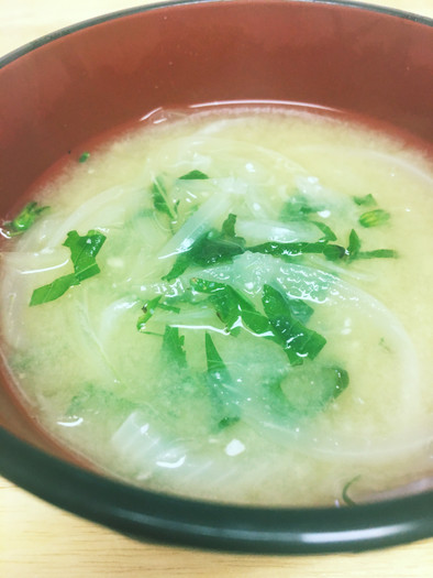紫蘇の風味たっぷり味噌汁の写真
