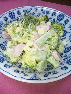 ブロッコリーとチーズの簡単サラダ☆の画像