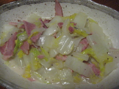 白菜とベーコンのミルク炒めの写真