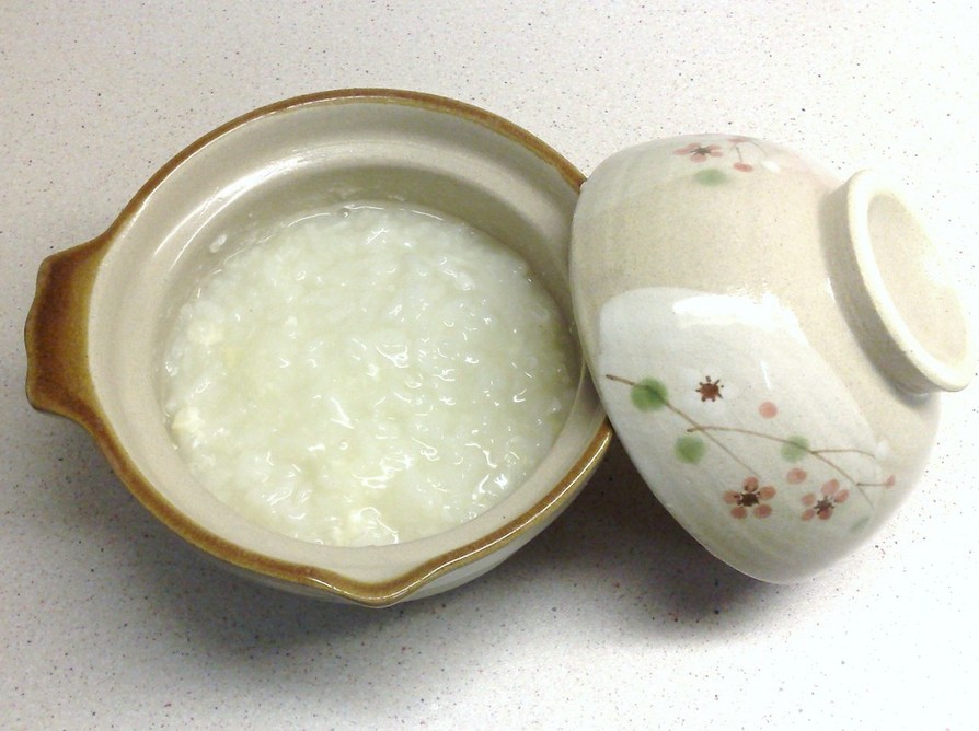 熱がある時は日本の白粥と白卵粥の画像