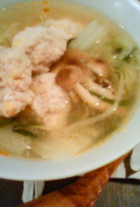 ふわふわ〜鶏団子と白菜のスッパ辛スープ
