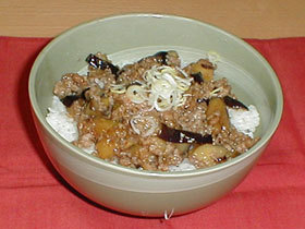 茄子とひき肉のらくちん丼