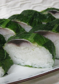 鯖寿司の野沢菜巻き