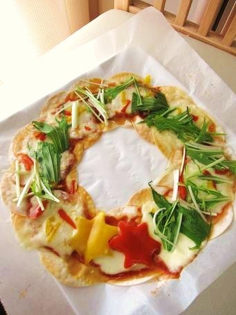 クリスマスに＾＾餃子の皮で簡単リースピザの画像