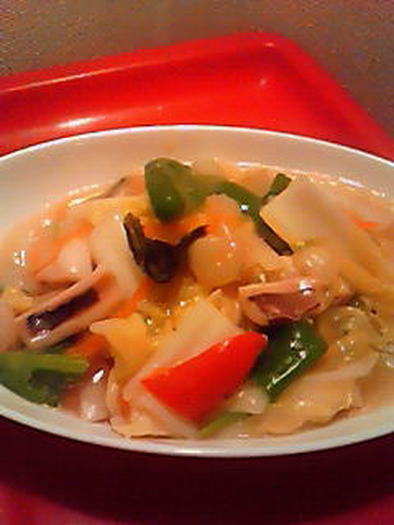 イカで海鮮八宝菜（中華丼）の写真