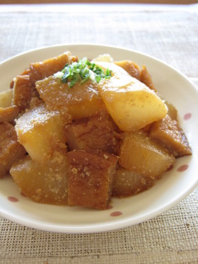 大根とさつま揚げの胡麻煮