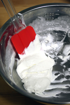 これ便利!5秒で出来る生クリームの泡立て
