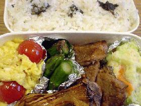 はなびし草のザーサイ入りポテサラとアスパラのおかか和え弁当