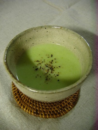 ブロッコリーの茎のスープの写真