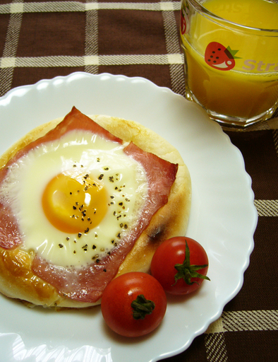 簡単！朝ごはん★ベーコンエッグパン♪の写真