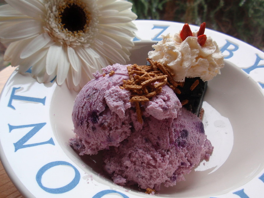 紫芋のアイスクリームの画像