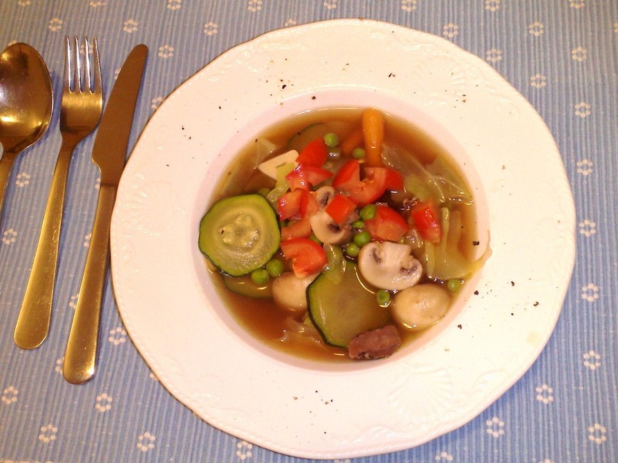 残りものでコンソメ野菜ガーリックスープの画像