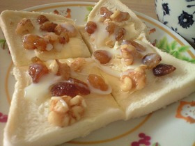 甘い誘惑★くるみとレーズンのデコ食パン