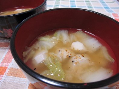 白菜と里芋のおみそ汁の写真