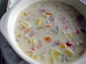 はなびし草のカラフル野菜の生クリームのスープの画像