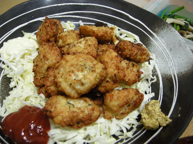 鶏挽肉と豆腐で揚げ団子の写真