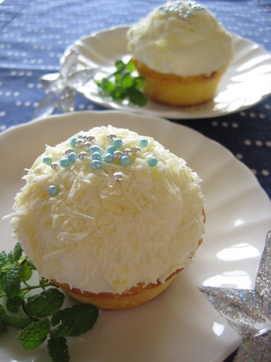 ホワイトチョコの米粉カップケーキの写真