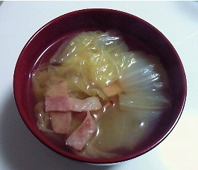 白菜とベーコンの和風スープの画像