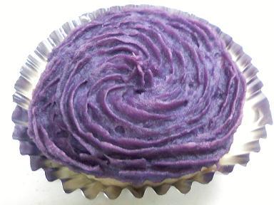紫芋クリームのカップケーキの画像