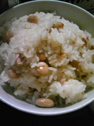 大豆とシーチキンの炊き込みご飯の写真