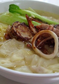 海鮮ワンタン麺
