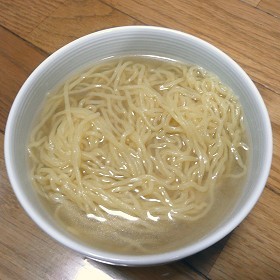 お湯で溶かすだけ!簡単塩ラーメンスープ