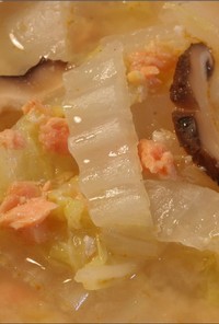 白菜と鮭フレークのお味噌汁