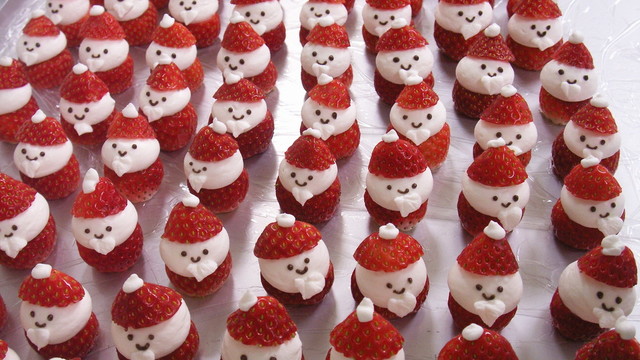 クリスマスケーキに いちごサンタ レシピ 作り方 By ピューちゃん クックパッド 簡単おいしいみんなのレシピが363万品