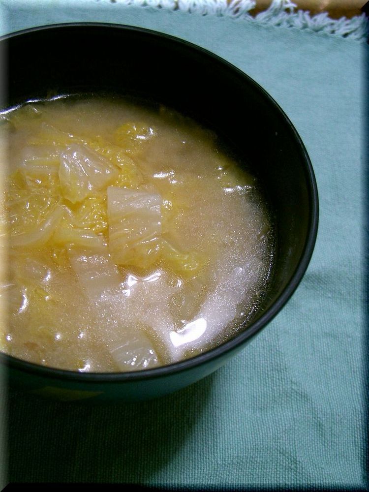白菜のお味噌汁の画像