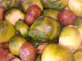 クリスマスの定番 芽キャベツと栗の煮物