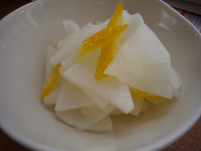 柚子と大根と寿司酢で♪　簡単甘酢漬け。の写真