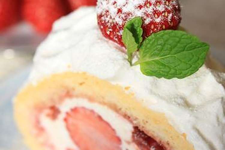 苺とレアチーズクリームのロールケーキ レシピ 作り方 By しあわせな食卓 クックパッド
