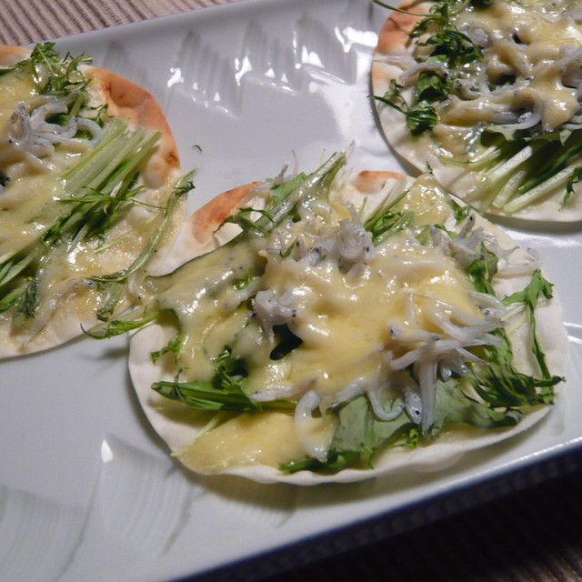 簡単 水菜としらす干しの餃子皮のピザ レシピ 作り方 By Nerachin クックパッド 簡単おいしいみんなのレシピが361万品