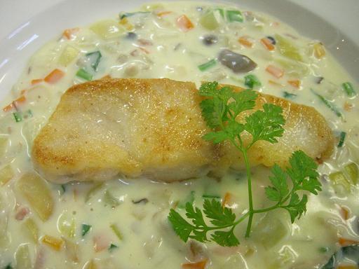 白身魚のソテー　チャウダースープ仕立ての画像