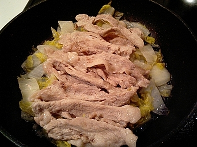 白菜と豚肉の蒸し焼きの写真